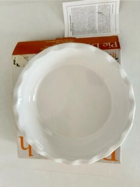 Cooking Classics | 10.5-inch White Stoneware Pie Dish